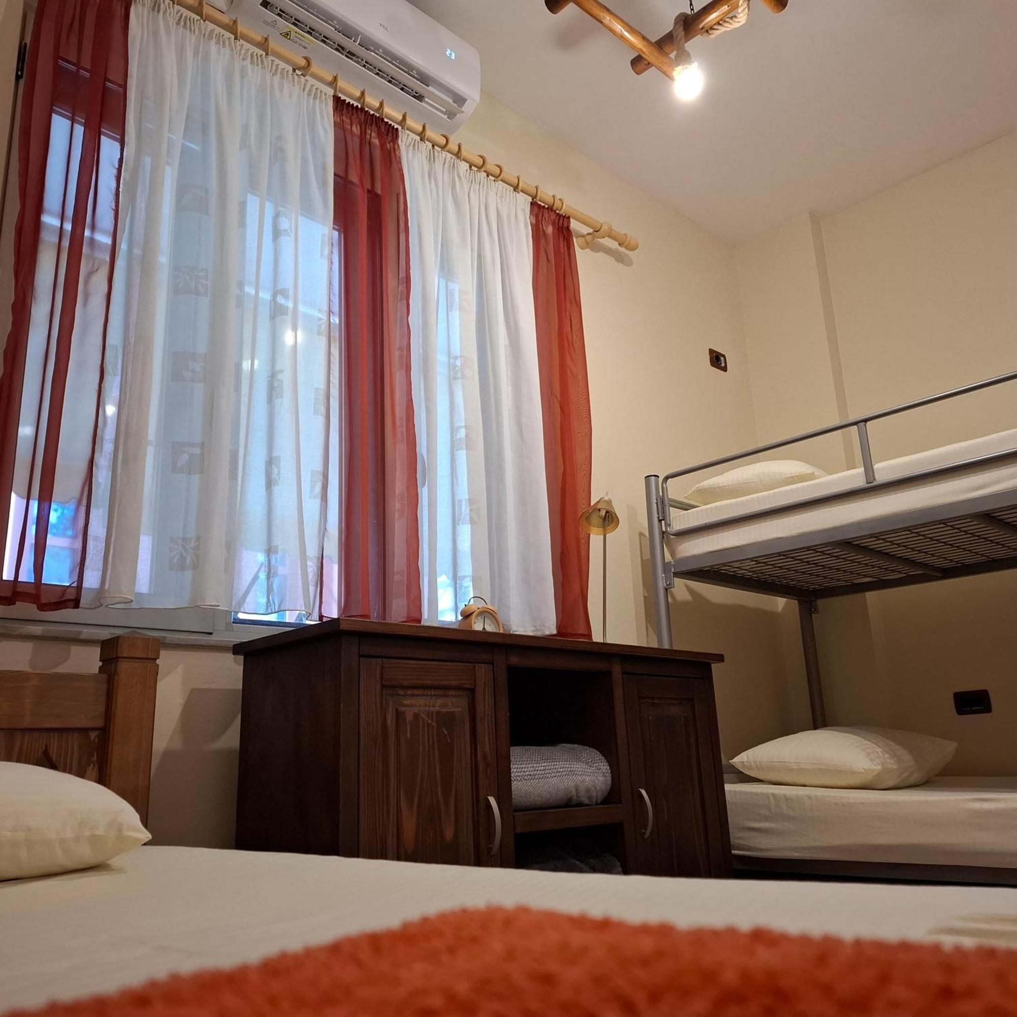 Hostel Nena Semi 티라나 외부 사진