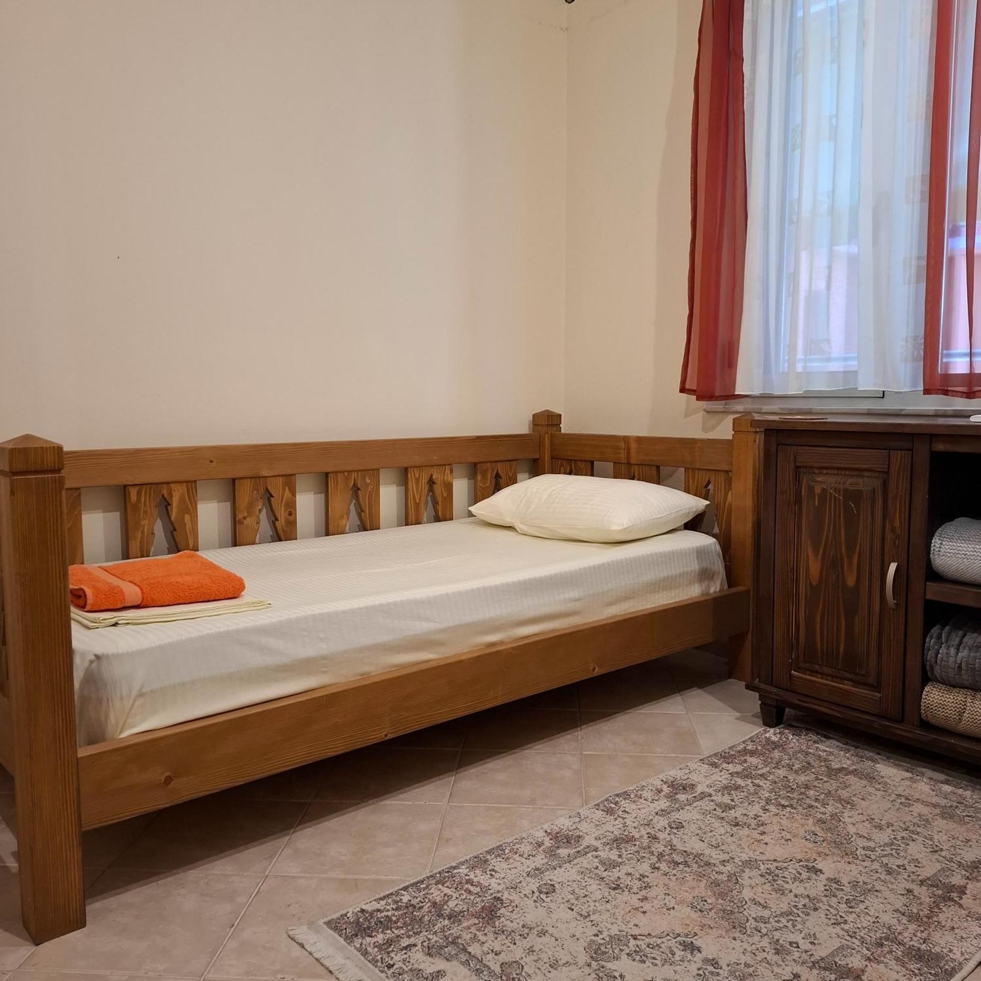 Hostel Nena Semi 티라나 외부 사진